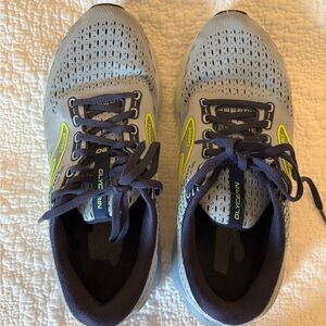 Brooks Glycerin Running Shoes with Navy and Neon Yellow Accents